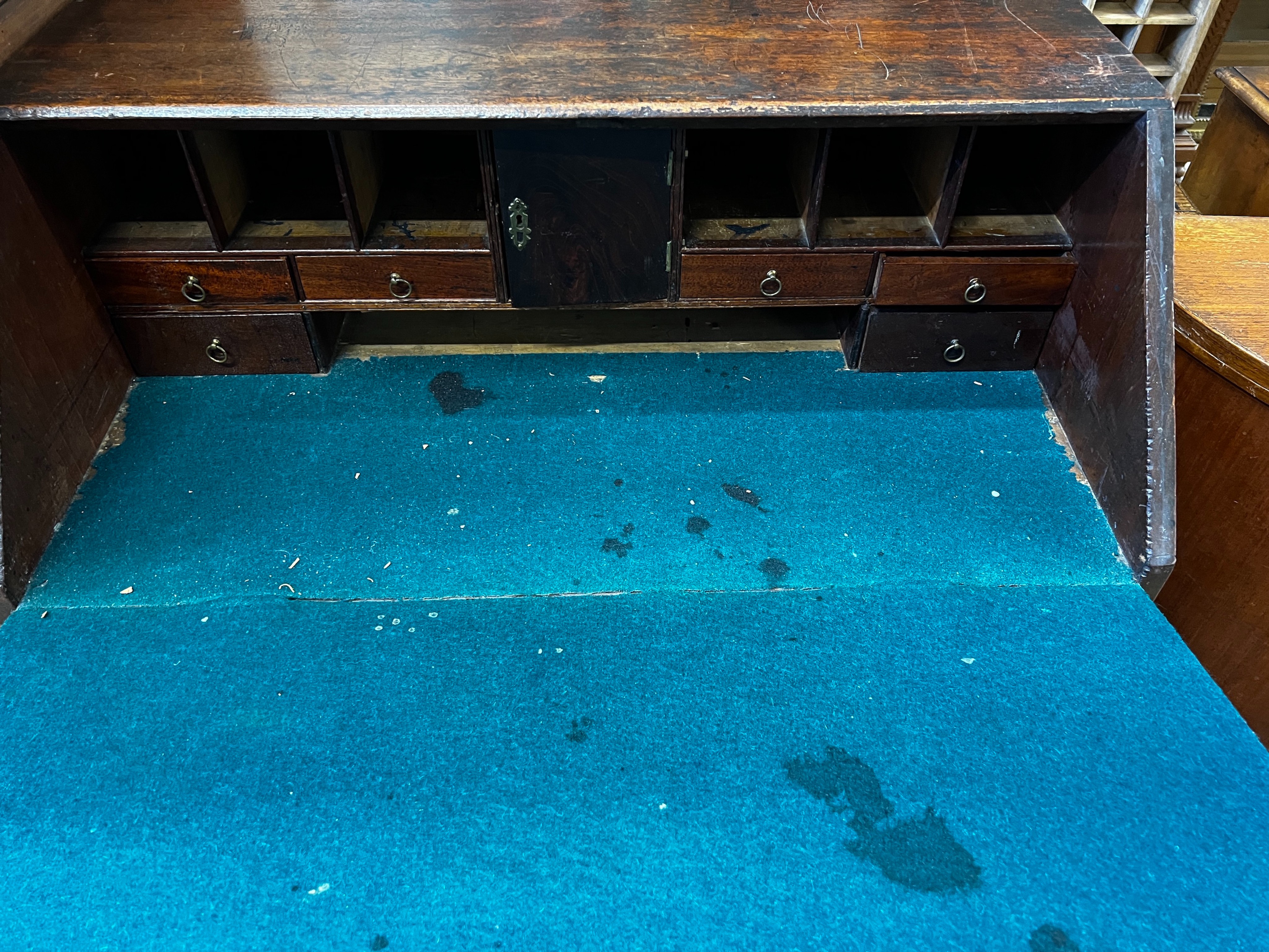 A small George III mahogany bureau, width 84cm, depth 47cm, height 104cm